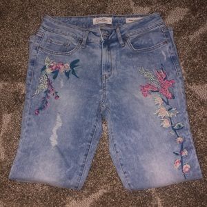 JESSICA SIMPSON EMBROIDERED JEANS